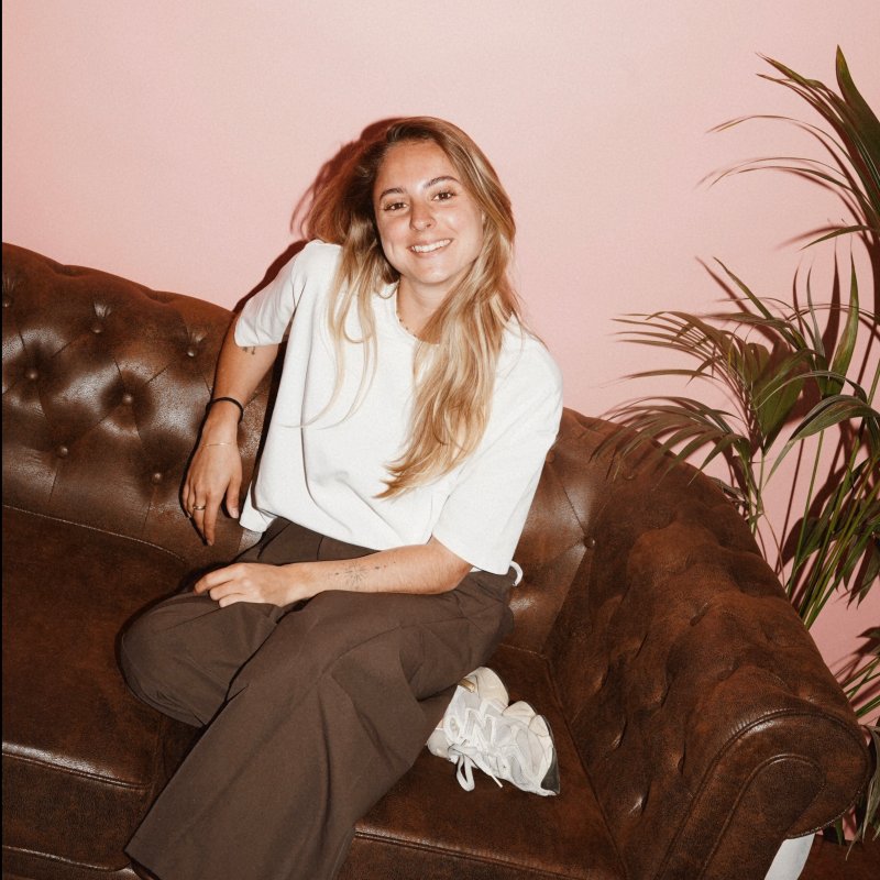Portrait of Zoë van der Velde